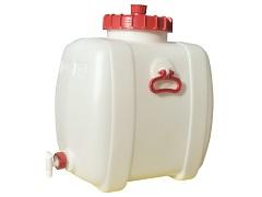 Tonnelet et bidon d'eau Tonnelet et bidon d'eau